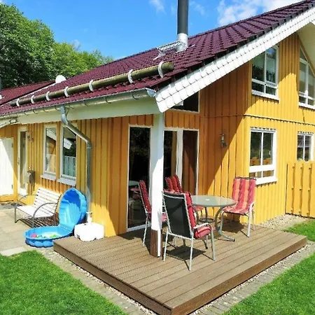 Alissa's Cozy Chalet: Sauna & Fireplace Retreat