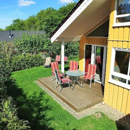 Alissa's Cozy Chalet: Sauna & Fireplace Retreat Holiday home
